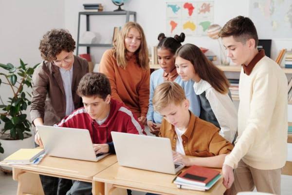 7 Tempat Kursus Online Bersertifikat Terbaik 2025 : Upgrade Skill Lebih Valid